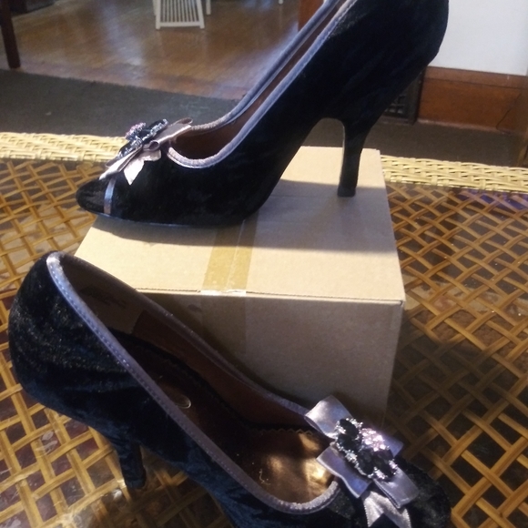 Black heels - Picture 4 of 6